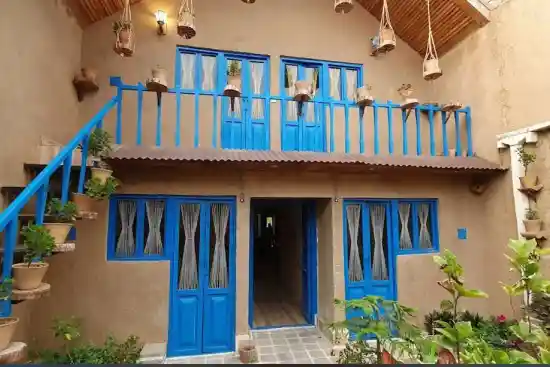 اقامتگاه بوم‌گردی خانه باغ سینا