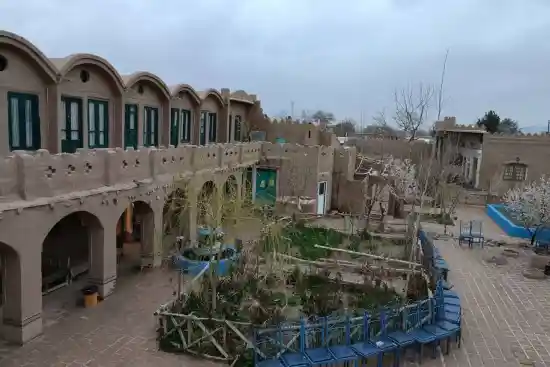 اقامتگاه بومگردی ورجاوند