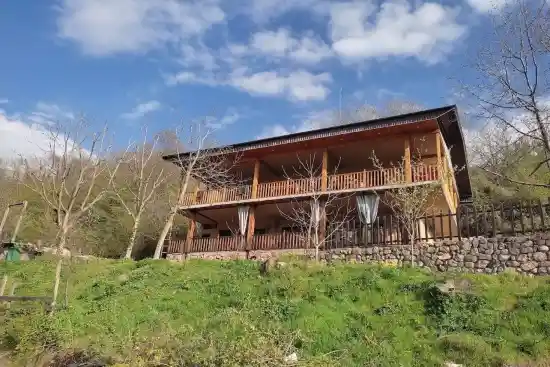 اقامتگاه بوم‌گردی سرخدار