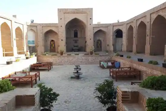 اقامتگاه سنتی کاروانسرای سرایان-1