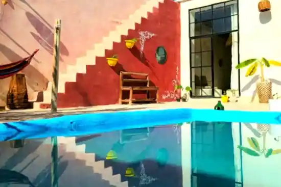 اقامتگاه بوم‌گردی مون