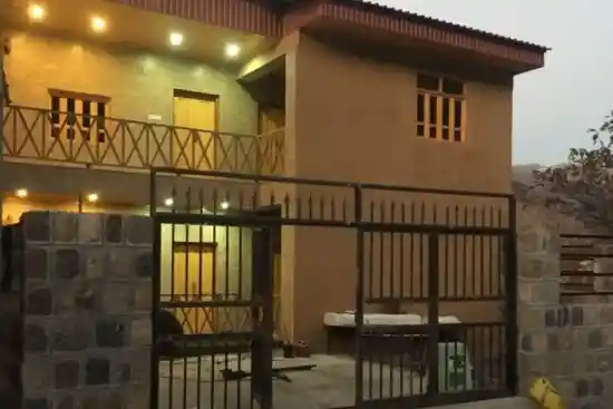 اقامتگاه بومگردی آخران-1