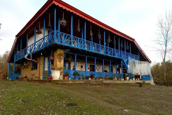 اقامتگاه بوم‌گردی لوجنک