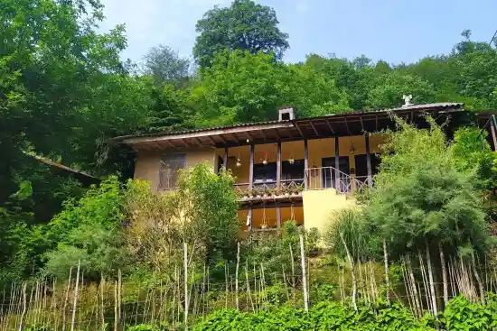 اقامتگاه بوم‌گردی خوش نشین