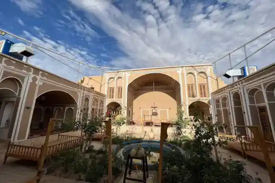 اقامتگاه بومگردی فرافر-1