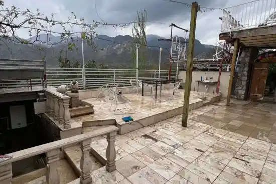 اقامتگاه بوم‌گردی کمنزیل