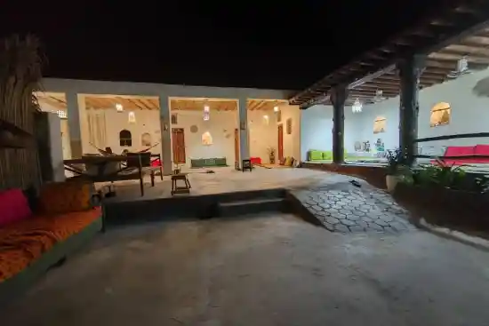 اقامتگاه بومگردی حب-1