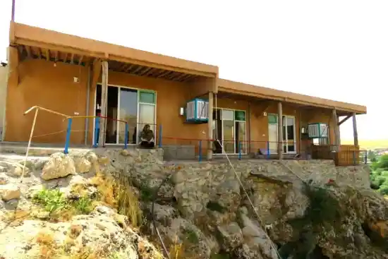 اقامتگاه بوم‌گردی گلاره