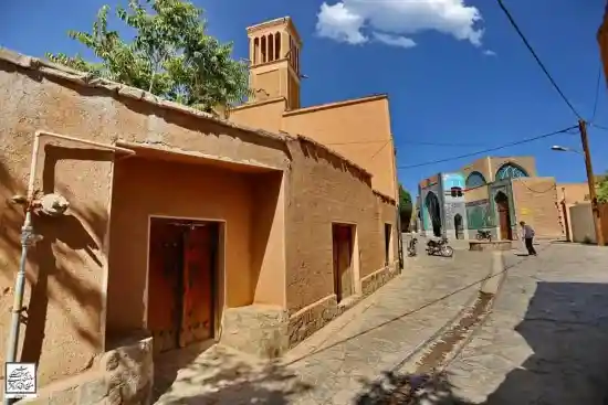 اقامتگاه بوم‌گردی نراقی ها