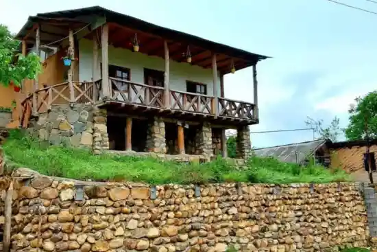 اقامتگاه بومگردی سرای اساس-1