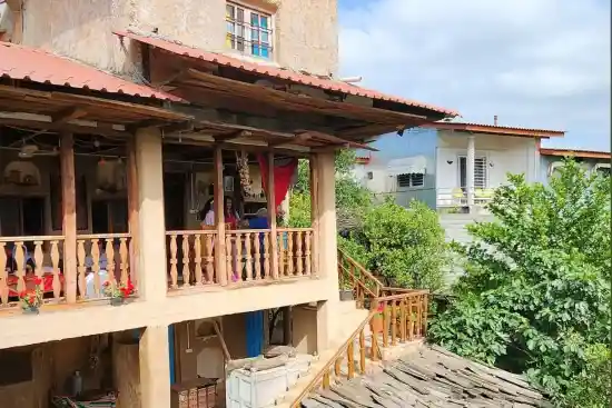 اقامتگاه بوم‌گردی ننه گل ابرو