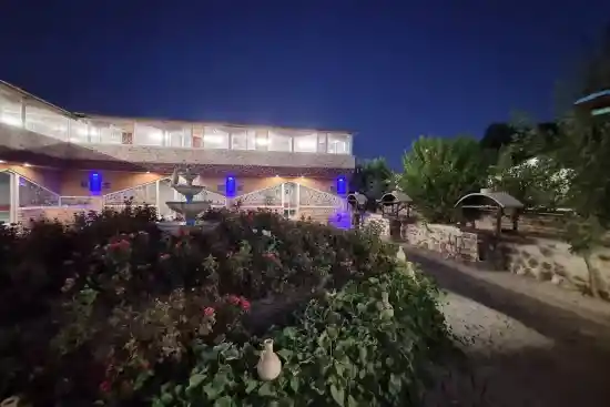 اقامتگاه بومگردی به بارت