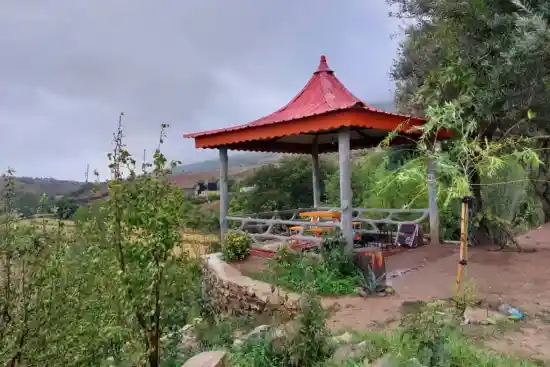 اقامتگاه بوم‌گردی قودنه