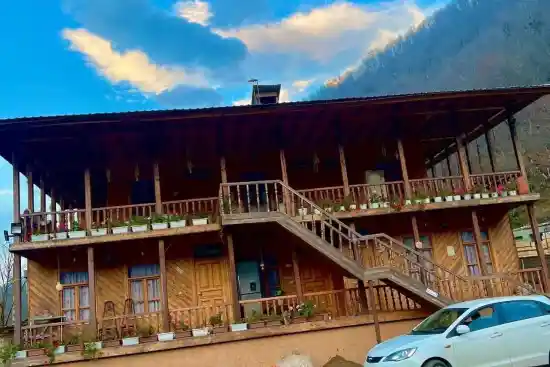 اقامتگاه بوم‌گردی میشین