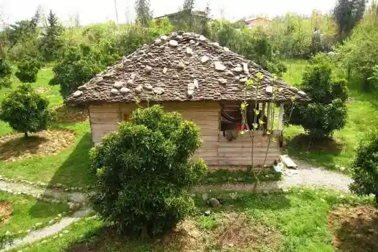 اقامتگاه بوم‌گردی خونه گلی