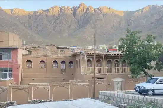 اقامتگاه بومگردی عمارت منور-1