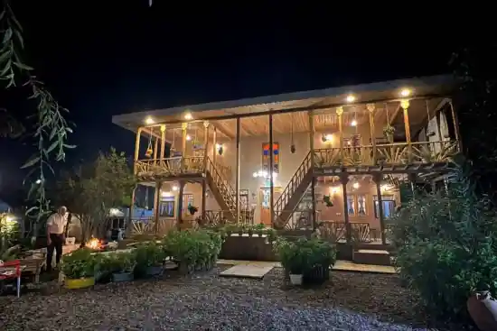 اقامتگاه بوم‌گردی می جان