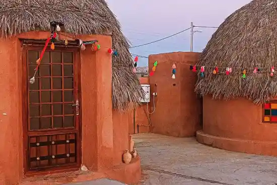 اقامتگاه بوم‌گردی منقل آباد