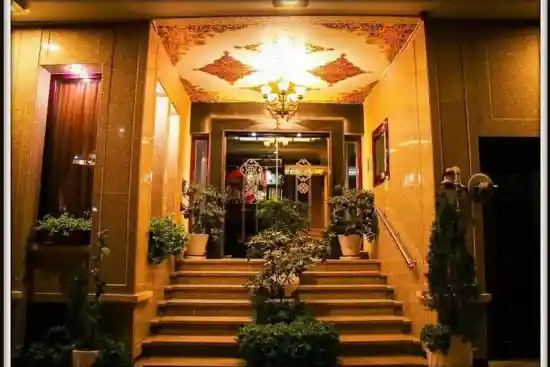 هتل آپارتمان هشت بهشت