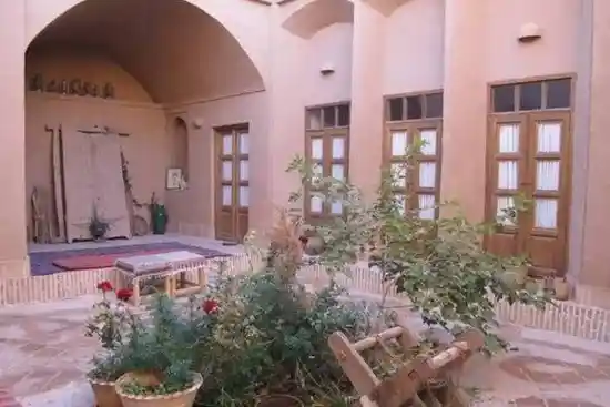 اقامتگاه بوم‌گردی خانه رستم