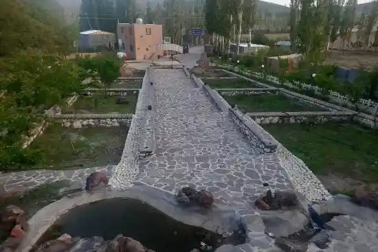 اقامتگاه بوم‌گردی پازینه