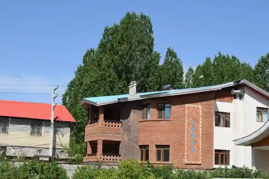 اقامتگاه سنتی ارزمان