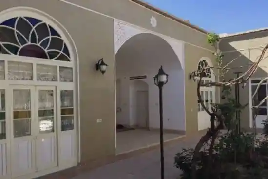 اقامتگاه بوم‌گردی آبی بی