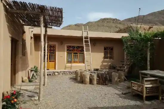 اقامتگاه بوم‌گردی قلعه توران گشت (عموحسین)