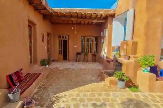 اقامتگاه بوم‌گردی روشن