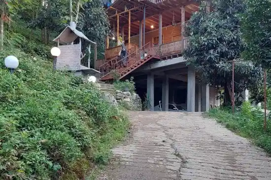 اقامتگاه بومگردی بنفشه-1