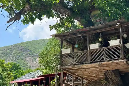 اقامتگاه بوم‌گردی تورنه