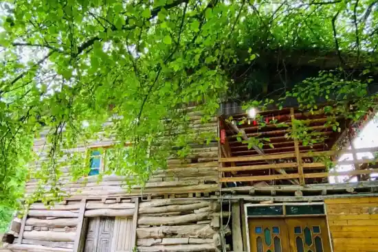 اقامتگاه بوم‌گردی الماس شمال