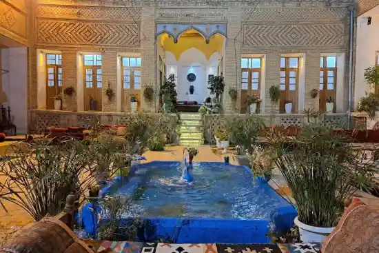 اقامتگاه سنتی چهل دری