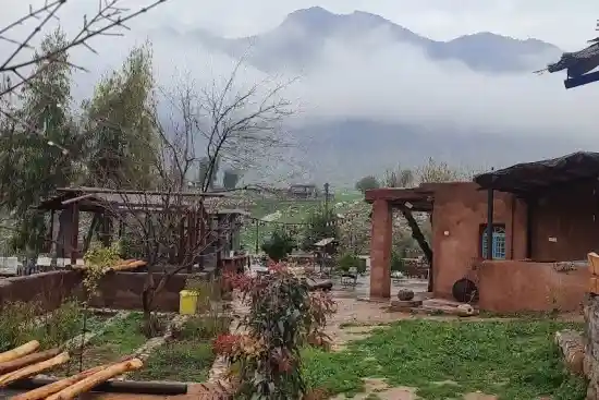 اقامتگاه بوم‌گردی کی قباد قلعه سرد