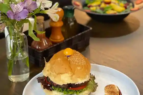 رستوران آلفا-1