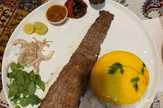 رستوران سه کاج-1