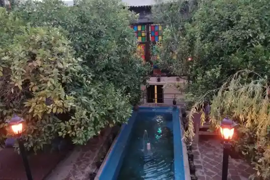 اقامتگاه بومگردی اعمارت قاجاریه-1