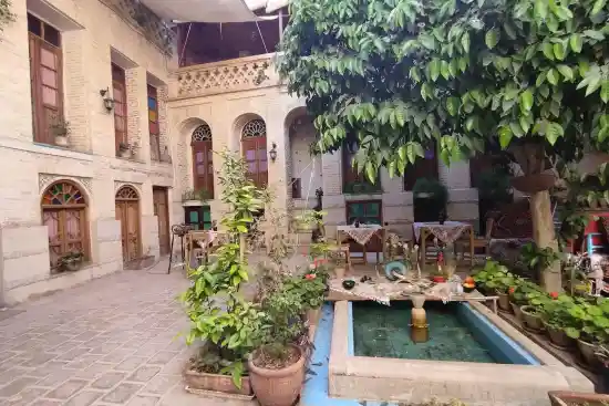 اقامتگاه بوم‌گردی لوتوس