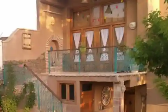 اقامتگاه بوم‌گردی مهر و ماه