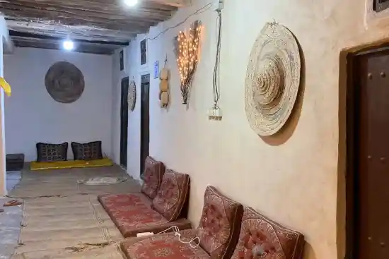 اقامتگاه بوم‌گردی بادگیر لارک