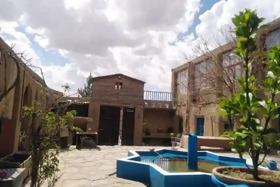 اقامتگاه بوم‌گردی اجاده ابریشم