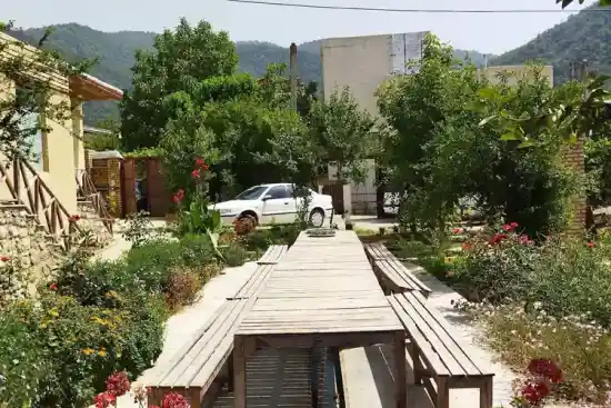 اقامتگاه بوم‌گردی ننه بی‌بی