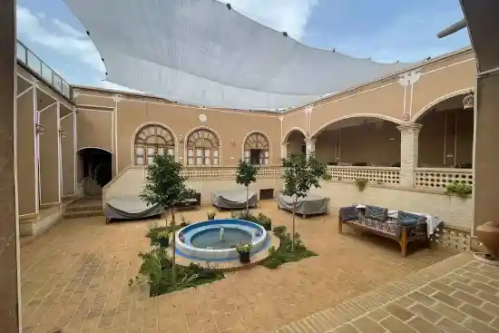 اقامتگاه بوم‌گردی گلابتون