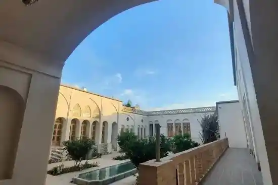 اقامتگاه سنتی اشکوب-1