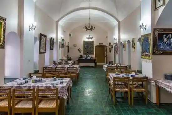 هتل جهانگردی نایین