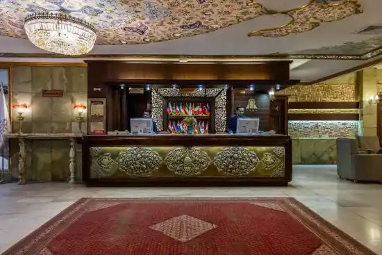 هتل عالی قاپو