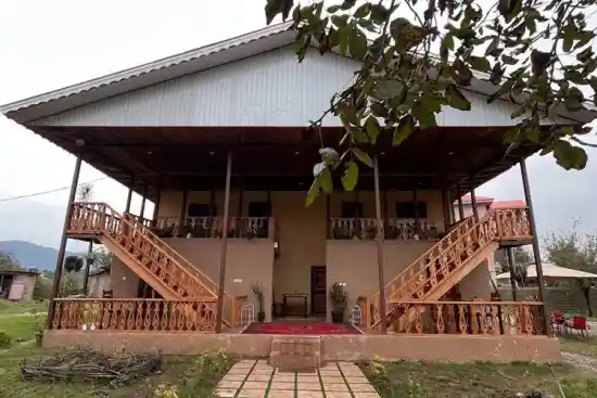 اقامتگاه بومگردی جواهر-1