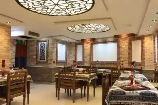 اقامتگاه سنتی بهارنارنج حافظ