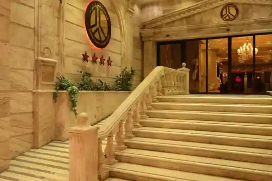 هتل بزرگ ۲ تهران