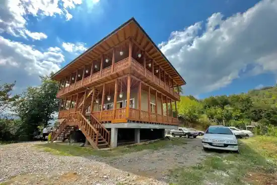 اقامتگاه بومگردی پیله